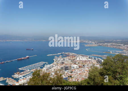 Blick auf Gibraltar von der Spitze des Felsens Stockfoto