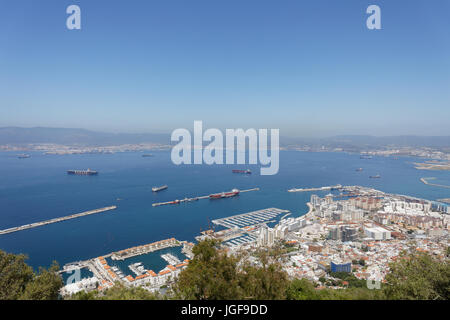 Blick auf Gibraltar von der Spitze des Felsens Stockfoto