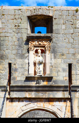 Das Pile-Tor mit Statue des Hl. Blasius in Dubrovnik, Kroatien Stockfoto