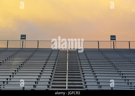 Bild von leeren Ständen in einem Stadion Stockfoto