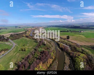 Opuha River, zwischen Geraldine und Fairlie, South Canterbury, Südinsel, Neuseeland - drone Antenne Stockfoto