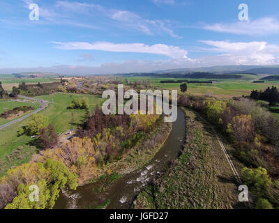 Opuha River, zwischen Geraldine und Fairlie, South Canterbury, Südinsel, Neuseeland - drone Antenne Stockfoto