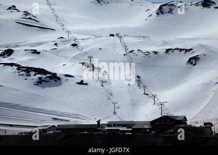 Sesselbahnen, Mount Hutt Skigebiet Mitte Canterbury, Südinsel, Neuseeland Stockfoto