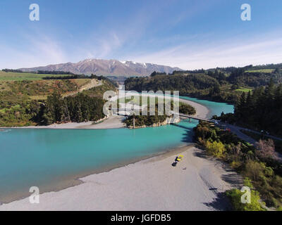 Mount Hutt Produkte, Rakaia Gorge Bridge (1882), Rakaia River und Rakaia Gorge, Canterbury, Südinsel, Neuseeland - Drohne Luftbild Stockfoto