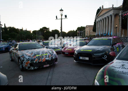 Athen, Griechenland. 6. Juli 2017. Die vorletzte Station der Rallye 2017 sah des Fahrers die ikonische Zappeion als ihren Veranstaltungsraum im Herzen der Stadt Athen zu genießen. Am nächsten Tag fahren sie für ihren endgültigen Bestimmungsort von Mykonos. Bildnachweis: Dimitrios Sotiriou/Pacific Press/Alamy Live-Nachrichten Stockfoto