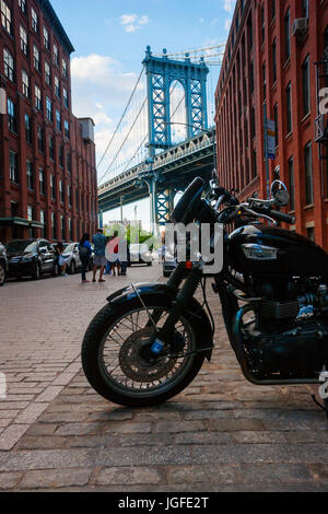 Manhattan Bridge, Brooklyn DUMBO, New York City entnommen Stockfoto