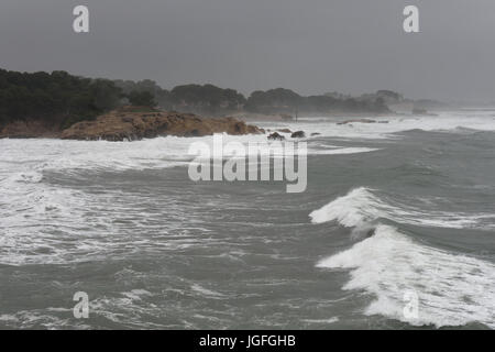 Sturm der Ostwind in das Mittelmeer, Empuries, Costa Brava, Girona, Spanien Stockfoto