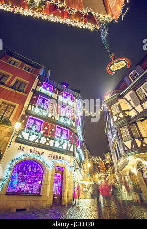 Weihnachtsdekoration im Zentrum Stadt. Colmar. Haut-Rhin. Das Elsass. Frankreich. Stockfoto