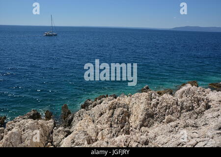 Cres, Kroatien - 19. Juni 2017 - Klettern Fels auf Insel Cres in Kroatien Stockfoto