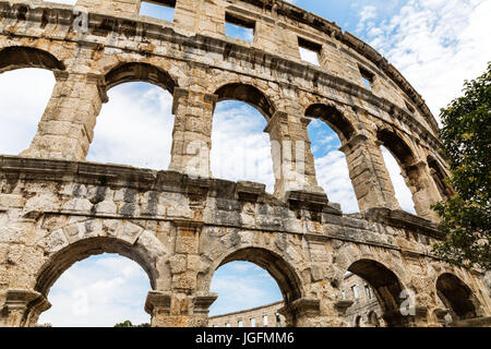 Wand des römischen Amphitheaters Arena in Pula Kroatien Stockfoto