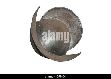 Mittelalterlichen historischen Helm eine Ritterrüstung auf weißem Hintergrund Stockfoto