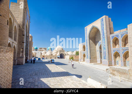 BUCHARA, Usbekistan - SEPTEMBER 4: Blick zum Kuppeln von Buchara Taqi Zargaronn Basar an sonnigen Tag. September 2016 Stockfoto