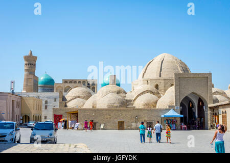 BUCHARA, Usbekistan - 31. AUGUST: Blick zum Kuppeln von Buchara Taqi Zargaronn Basar an sonnigen Tag. August 2016 Stockfoto