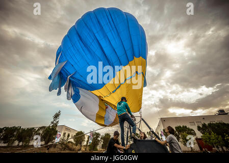 Vogel, Heißluftballon Geformt Stockfotografie - Alamy