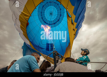 Vogel, Heißluftballon Geformt Stockfotografie - Alamy