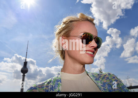 Berlin, Deutschland. 6. Juli 2017. Das 'Lana Muller' Label Fashion Show im Club Weekend auf dem Dach während der Mercedes-Benz Fashion Week Berlin in Berlin, Deutschland, 6. Juli 2017. Die Kollektionen für Frühjahr/Sommer 2018 werden während der Fashion Week präsentiert. Foto: Jens Kalaene/Dpa-Zentralbild/Dpa/Alamy Live News Stockfoto