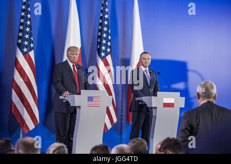 Warschau, Masowien, Polen. 6. Juli 2017. Pressekonferenz der Präsidenten der USA, Donald Trump, links, und des polnischen Staatspräsidenten, Andrzej Duda, rechts, in Warschau, Polen. Bildnachweis: Celestino Arce/ZUMA Draht/Alamy Live-Nachrichten Stockfoto