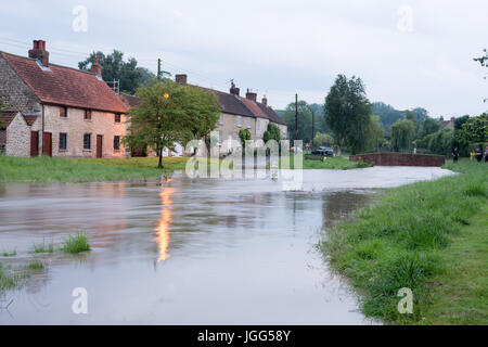 Heftige Regenfälle im Settrington North Yorkshire Stockfoto