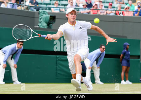 London, UK. 6. Juli 2017. Dominic Thiem (AUT) Tennis: Dominic Thiem Österreichs in den Männern Singles zweiten Vorrundenspiel der Wimbledon Lawn Tennis Championships gegen Gilles Simon Frankreichs bei den All England Lawn Tennis and Croquet Club in London, England. Bildnachweis: AFLO/Alamy Live-Nachrichten Stockfoto