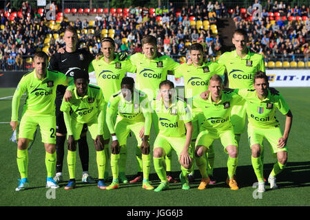 Vilnius, Litauen. 6. Juli 2017. Spieler von FK Trakai stellen für Gruppenfoto vor der UEFA Europa League ersten Qualifikationsspiel zweiten Bein zwischen FK Trakai und St. Johnstone in Vilnius, Litauen, am 6. Juli 2017. FK-Trakai gewann 1: 0. Bildnachweis: Alfredas Pliadis/Xinhua/Alamy Live-Nachrichten Stockfoto