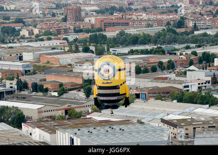 Barcelona, Spanien. 6. Juli 2017. Darstellung "Schergen" Heißluftballon fliegt während der 21. Europäischen Ballonfestival in Igualada in der Nähe von Barcelona, Spanien, 6. Juli 2017. Der 21. Europäischen Ballonfestival startete in Igualada am Donnerstag. Bildnachweis: Pau Barrena/Xinhua/Alamy Live-Nachrichten Stockfoto