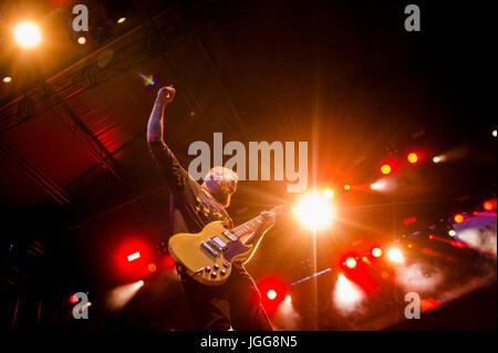 Gitarrist Brent Hinds von der amerikanischen Band führt Mastodon beim Festival der Rock für Menschen in Hradec Kralove, Tschechische Republik, am 5. Juli 2017. (CTK Foto/David Tanecek) Stockfoto