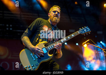Gitarrist Brent Hinds von der amerikanischen Band führt Mastodon beim Festival der Rock für Menschen in Hradec Kralove, Tschechische Republik, am 5. Juli 2017. (CTK Foto/David Tanecek) Stockfoto
