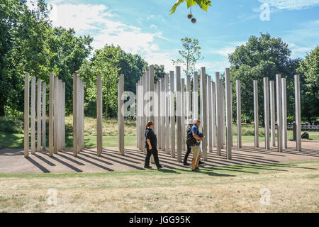 London, UK. 7. Juli 2017. Denkmal für die Opfer der London Juli 7 Bombenanschlägen auf dem 12 Jahrestag von mehreren koordinierten Terror Angriffe von radikalen Islamisten auf die unterirdischen Kredit: Amer Ghazzal/Alamy Live-Nachrichten Stockfoto