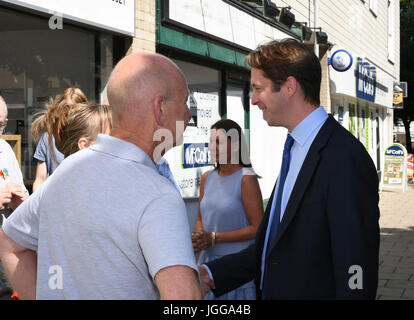 Brentwood Essex, 7. Juli 2017, Alex Burghart MP für Brentwood und Ongar besucht Brentwood Gemeinschaft Print eine Wohltätigkeitsorganisation, die Menschen mit psychischen Erkrankungen unterstützt Rückkehr an den Arbeitsplatz. Bildnachweis: Ian Davidson/Alamy Live-Nachrichten Stockfoto