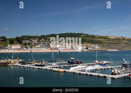 Hafen und Marina bei Lyme Regis, Dorset. Stockfoto