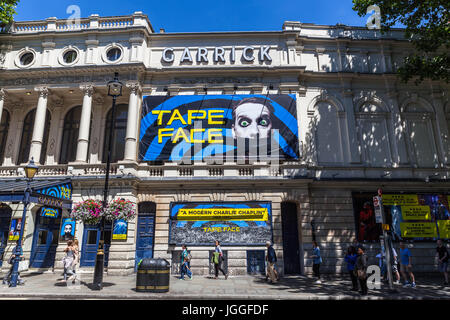 Ein Band Face Anschlagtafel im Garrick Theatre, Charing Cross Road, West End, London, WC2, England, UK. Stockfoto