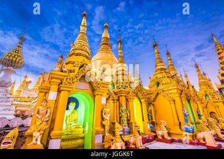 Stupas Shwedagon-Pagode in Yangon, Myanmar. Stockfoto