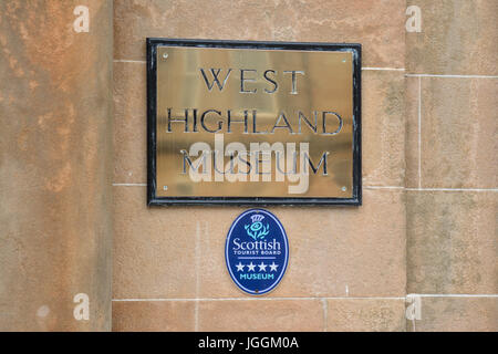 West Highland Museum Zeichen und Scottish Tourist Board 4 Sterne Museum Zeichen Plaque, Fort William, Schottland, UK Stockfoto