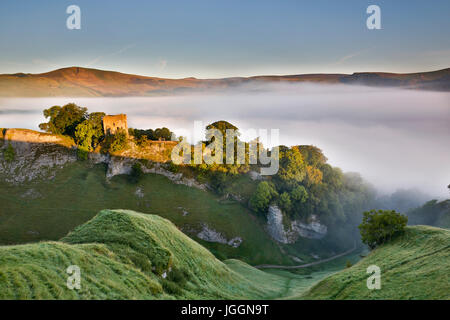 Dale Höhle; Misty Morning; Ansicht von Mam Tor;  Derbyshire; UK Stockfoto