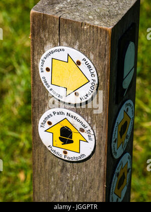 Thames Path Sign, Nr Goring-on-Thames, Oxfordshire, England, Vereinigtes Königreich, GB Stockfoto