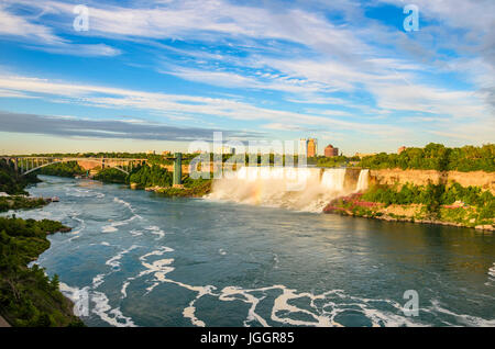 Die erstaunliche Niagara Falls bei Sonnenuntergang. Kanadische Falls Ontario, Kanada Stockfoto
