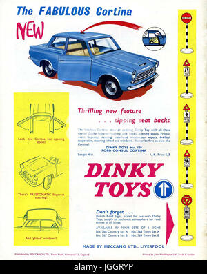 Meccano Magazin - Volle Seite Farbe Dinky Toy anzeigen - 1963 - Realistische Spielzeug im Wettbewerb mit Corgi Modelle, die zunehmend an Popularität. Stockfoto