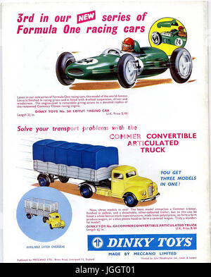 Meccano Magazin - Volle Seite Farbe Dinky Toy anzeigen - 1963 - Realistische Spielzeug im Wettbewerb mit Corgi Modelle, die zunehmend an Popularität. Stockfoto