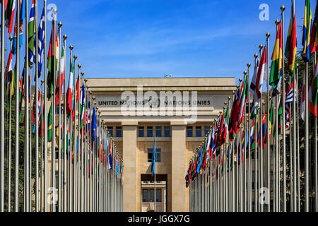 Fahnenmasten vor den Vereinten Nationen, UNO, Palais des Nations, Genf, Schweiz, Europa Stockfoto