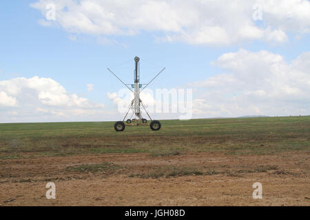 Ausrüstung-Bewässerung, Erde, Autobahn Agnésio Carvalho de Souza, MG-335, 2016, Minas Gerais, Brasilien. Stockfoto