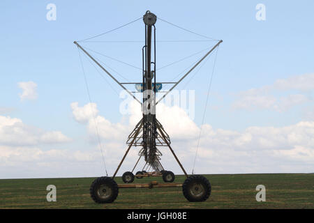 Ausrüstung-Bewässerung, Erde, Autobahn Agnésio Carvalho de Souza, MG-335, 2016, Minas Gerais, Brasilien. Stockfoto