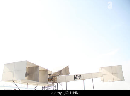 Flugzeug 14 BIZ, das Museum der Zukunft, 2016, Plaza Maua, Rio De Janeiro, Brasilien. Stockfoto