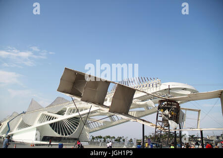 Flugzeug 14 BIZ, das Museum der Zukunft, 2016, Plaza Maua, Rio De Janeiro, Brasilien. Stockfoto