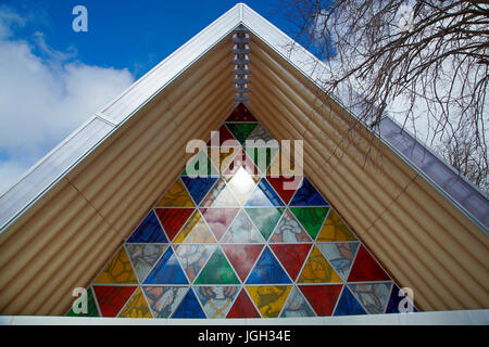 Glasmalerei-Fenster auf die Pappe Kathedrale (entworfen von Shigeru Ban), Christchurch, Canterbury, Südinsel, Neuseeland Stockfoto