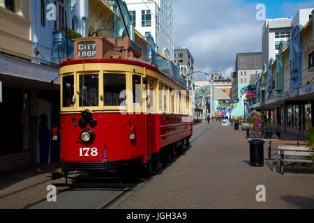 Straßenbahn und Art-Deco-Gebäude, neue Regent Street, Christchurch, Canterbury, Südinsel, Neuseeland Stockfoto