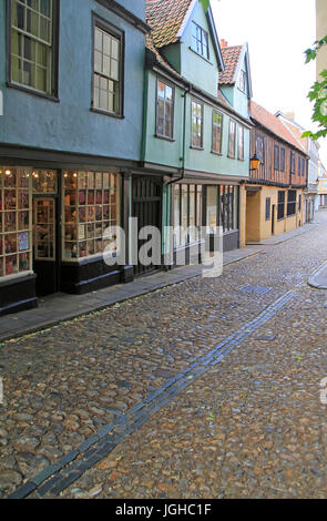 Historische Gebäude in Elm Hill gepflasterte Gasse Straße, Norwich, Norfolk, England, UK Stockfoto