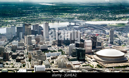 Luftaufnahme des Mississippi River und der Innenstadt, New Orleans, Louisiana Stockfoto