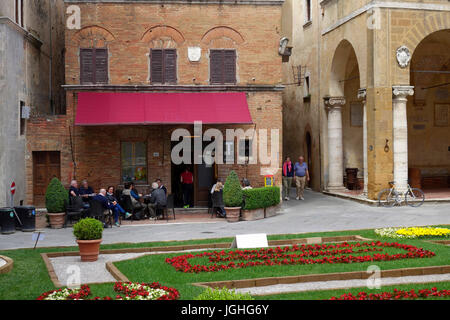 Straßenseite Café, Piazza di Spagna, Pienza, Toskana, Italien Stockfoto