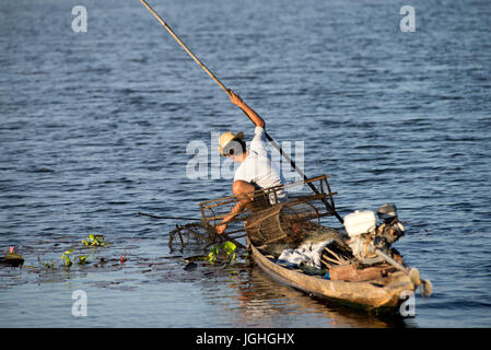 Fischer in Südthailand mit Fallen, Pêche, Thaïland Stockfoto