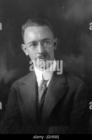 Halbe Länge sitzen Porträt der amerikanische Linguist und Mediävist Percival Bradshaw Fay, 1920. Stockfoto